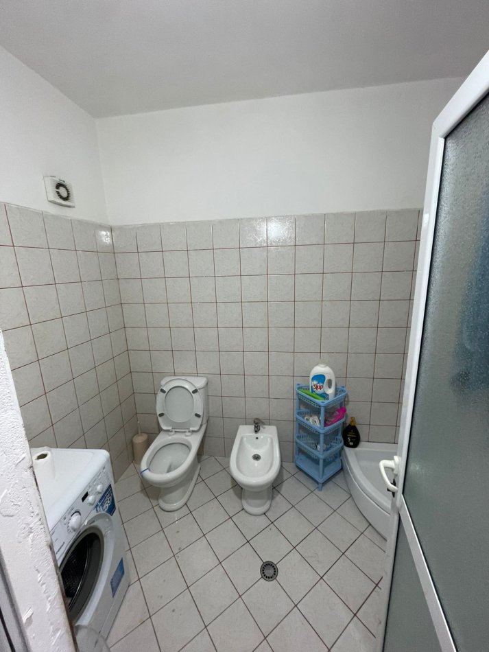Tirane, shitet apartament 3+1 Kati 5, 117 m² 130.000 € (Prane Vila L)