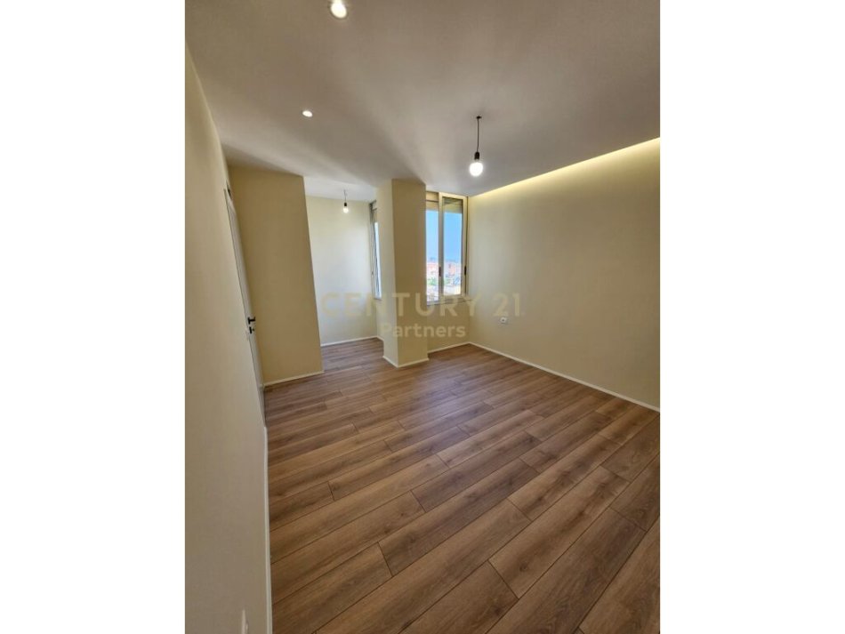 Tirane, shitet apartament 1+1+Ballkon Kati 9, 58 m² 125.000 € (në zonën e Ish Parkut te autobuzave, Tiranë)