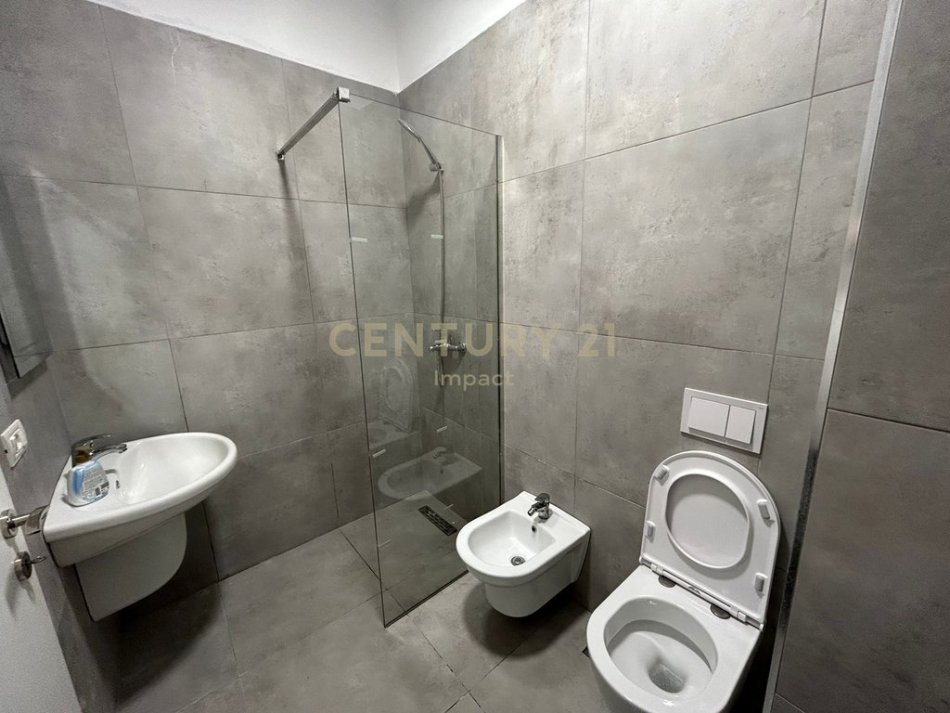 Tirane, jepet me qera apartament 2+1 Kati 3, 78 m² 650 € (5 Maji)