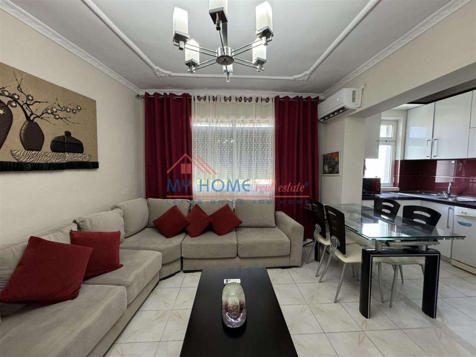 Tirane, jepet me qera apartament 2+1 , 85 m² 700 € 