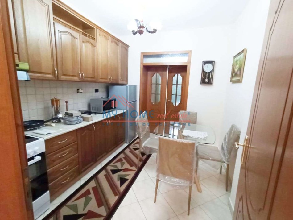Tirane, jepet me qera apartament Kati 2, 650 € 