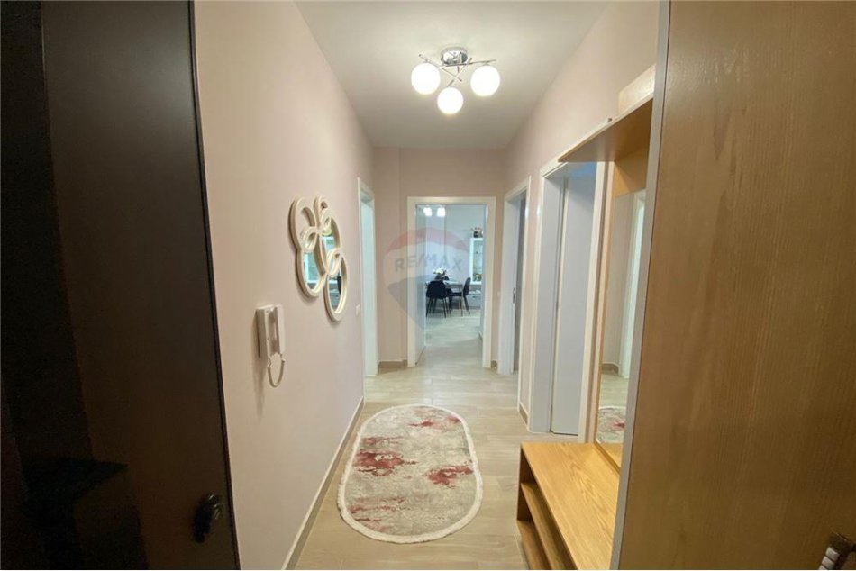 Tirane, jepet me qera apartament 2+1 Kati 4, 78 m² 650 € (21 Dhjetori)