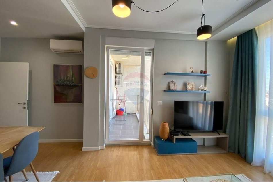 Tirane, jepet me qera apartament 1+1 Kati 5, 67 m² 700 € (21 Dhjetori)