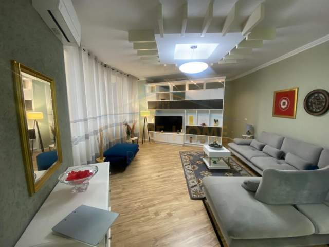 Tirane, jepet me qera apartament 1+1+BLK Kati 9, 76 m² 550 Euro (Selvia)