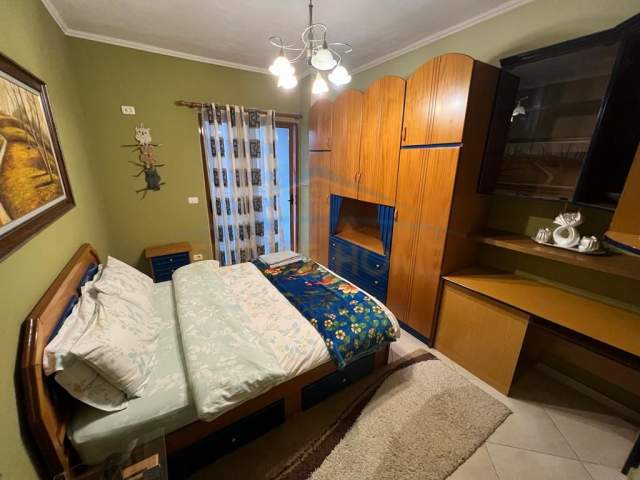 Korce, jepet me qera apartament 2+1+BLK Kati 2, 97 m² 260 Euro (Zona E Trekëndëshit, Korçë)
