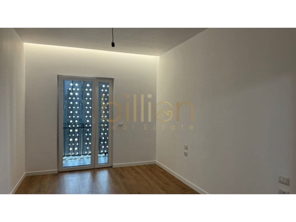 Tirane, jepet me qera ambjent biznesi Kati 5, 97 m² 700 € (5 MAJI, Tirana, Albania)