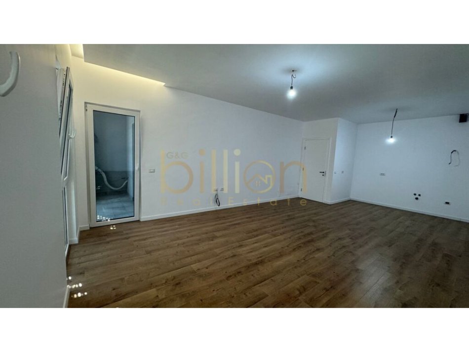 Tirane, jepet me qera ambjent biznesi Kati 5, 97 m² 700 € (5 MAJI, Tirana, Albania)