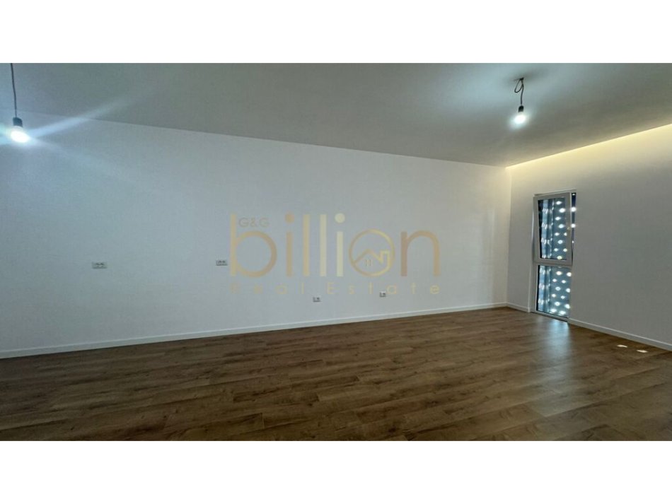 Tirane, jepet me qera ambjent biznesi Kati 5, 97 m² 700 € (5 MAJI, Tirana, Albania)