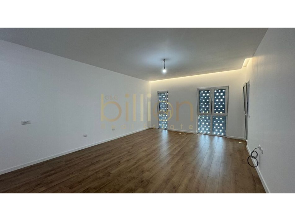 Tirane, jepet me qera ambjent biznesi Kati 5, 97 m² 700 € (5 MAJI, Tirana, Albania)