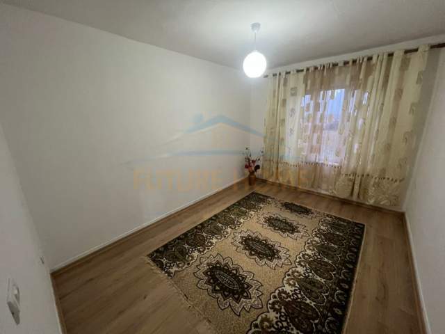 Korce, jepet me qera apartament 2+1+BLK Kati 4, 108 m² 160 Euro (Blloku I Ri I Sportit, Korçë)