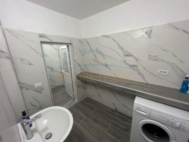 Korce, jepet me qera apartament 2+1+BLK Kati 4, 108 m² 160 Euro (Blloku I Ri I Sportit, Korçë)