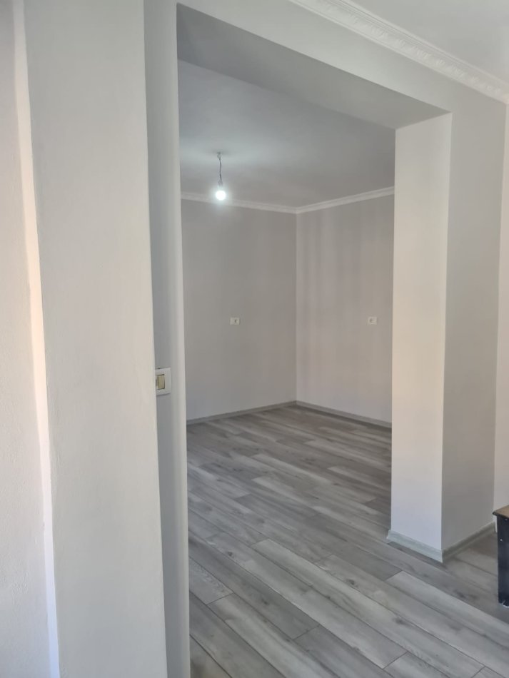 Tirane, shitet apartament 1+1+Aneks+Ballkon Kati 3, 53 m² 125.000 € (21 Dhjetori)