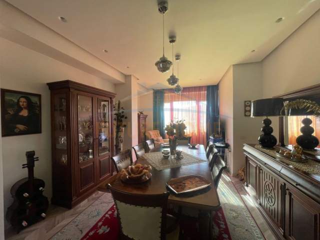 Tirane, shitet apartament Kati 8, 249 m² 310.000 Euro (Kompleksi Golden Park)