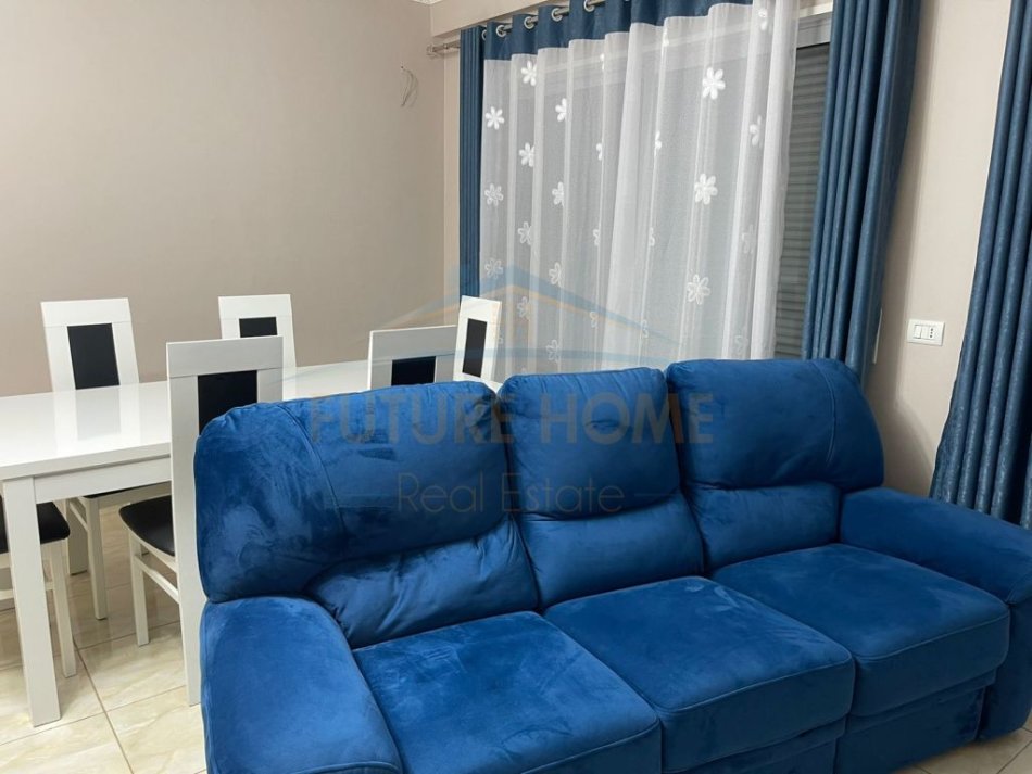 Shitet, Apartament 2+1+2, Prane Shkolles "Gjergj Kastrioti", Durres