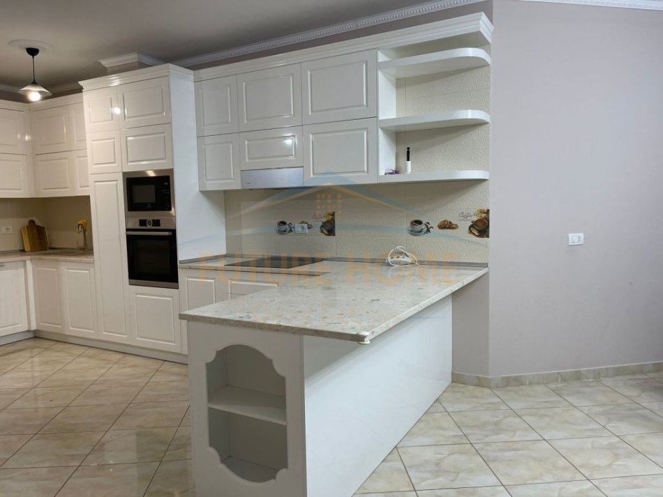 Shitet, Apartament 2+1+2, Prane Shkolles "Gjergj Kastrioti", Durres
