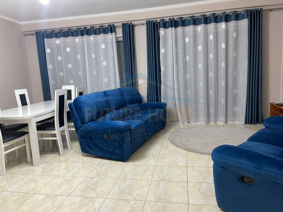 Shitet, Apartament 2+1+2, Prane Shkolles "Gjergj Kastrioti", Durres