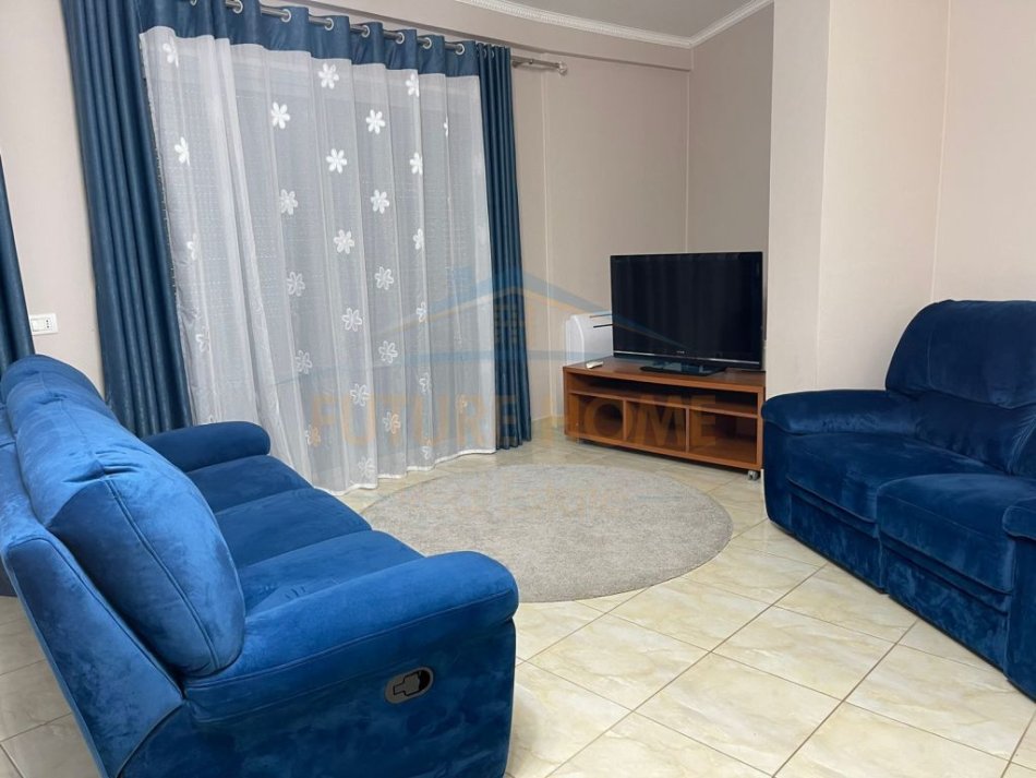 Shitet, Apartament 2+1+2, Prane Shkolles "Gjergj Kastrioti", Durres