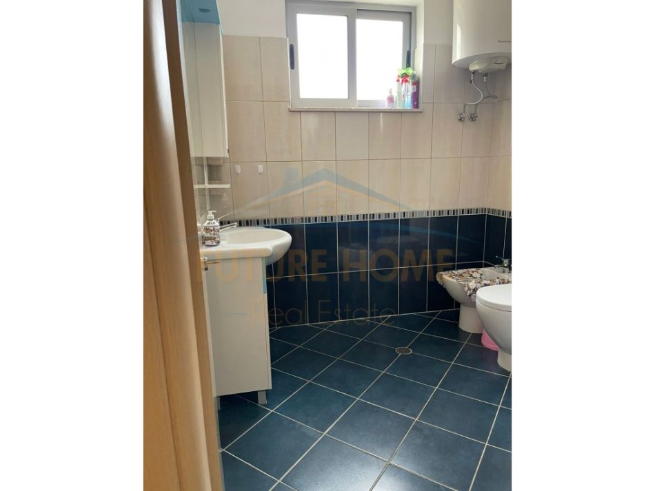 Shitet, Apartament 2+1+2, Prane Shkolles "Gjergj Kastrioti", Durres