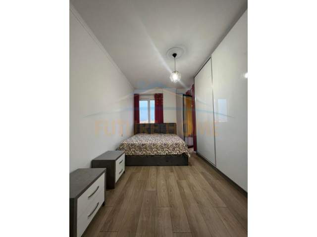 Tirane, jepet me qera apartament 2+1+BLK Kati 10, 98 m² 400 Euro (rruga 3 deshmoret)