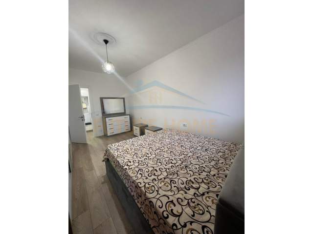 Tirane, jepet me qera apartament 2+1+BLK Kati 10, 98 m² 400 Euro (rruga 3 deshmoret)