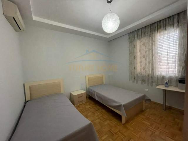 Tirane, jepet me qera apartament Kati 5, 88 m² 600 Euro (Shallvaret)