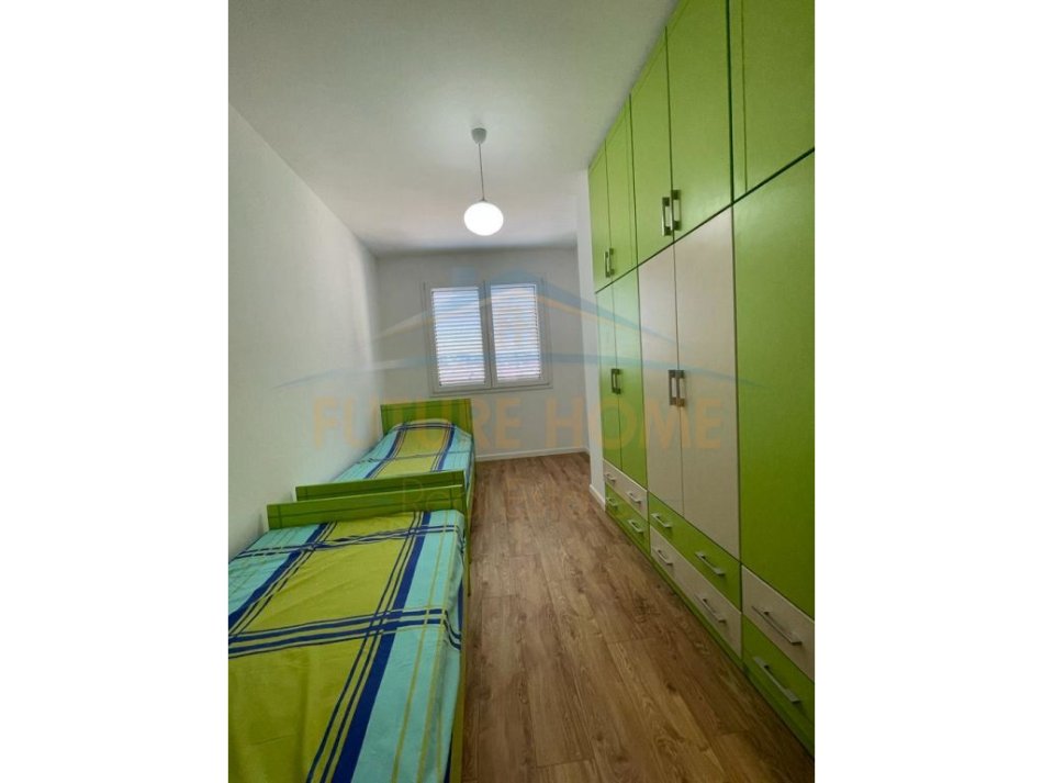 Tirane, jepet me qera apartament 2+1+Ballkon Kati 2, 108 m² 850 € (Rruga e Elbasanit)