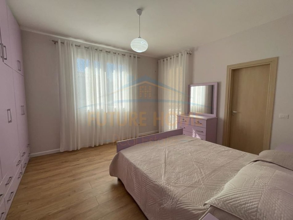 Tirane, jepet me qera apartament 2+1+Ballkon Kati 2, 108 m² 850 € (Rruga e Elbasanit)