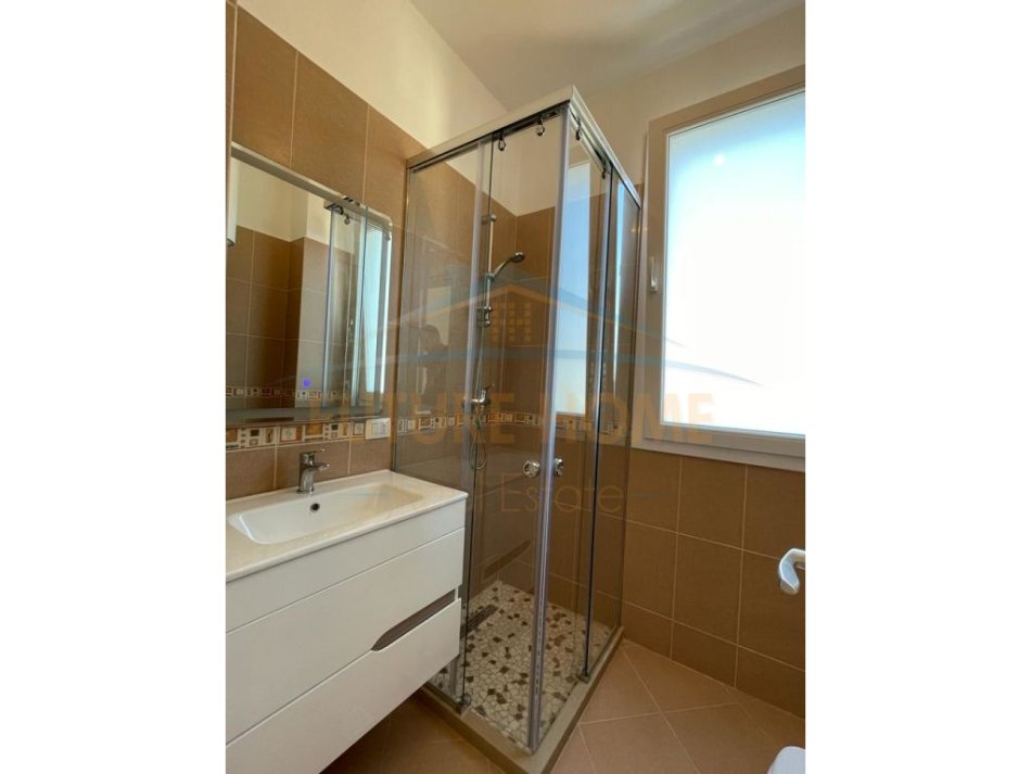Tirane, jepet me qera apartament 2+1+Ballkon Kati 2, 108 m² 850 € (Rruga e Elbasanit)