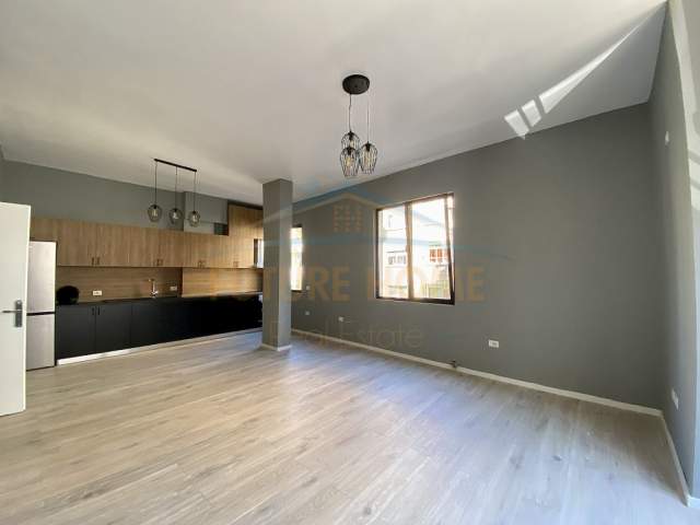 Tirane, shitet apartament 2+1 Kati 1, 90 m² 105.000 Euro (Oxhaku)