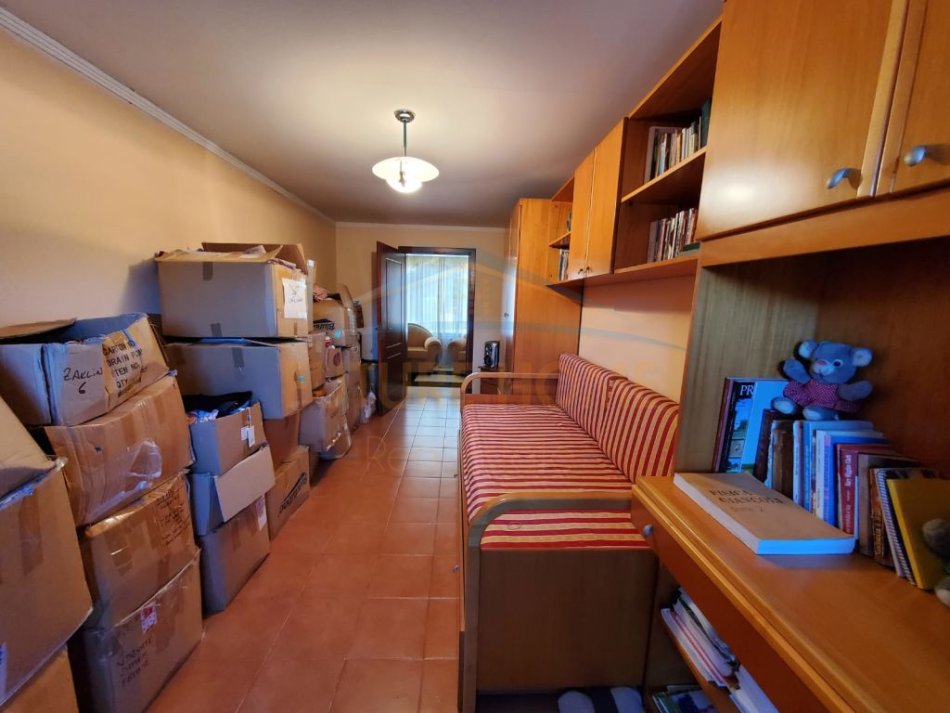 Tirane, shitet Vile 4+1+Ballkon Kati 2, 396 m² 270.000 € (Kombinat)