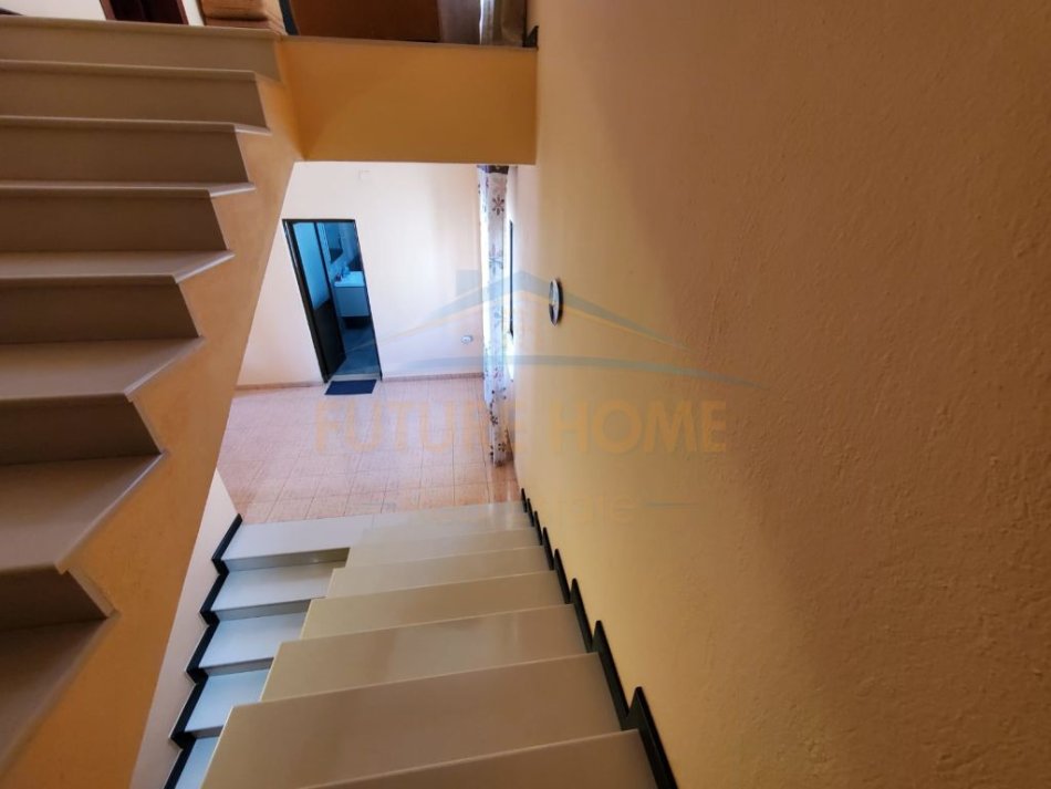 Tirane, shitet Vile 4+1+Ballkon Kati 2, 396 m² 270.000 € (Kombinat)
