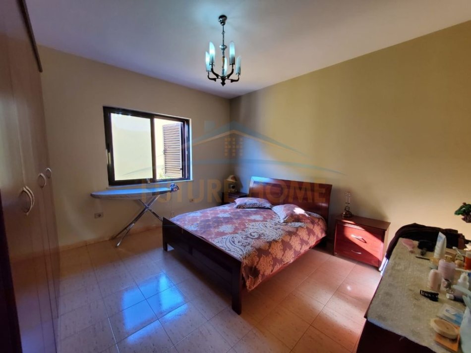 Tirane, shitet Vile 4+1+Ballkon Kati 2, 396 m² 270.000 € (Kombinat)