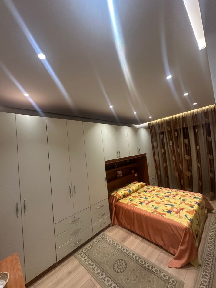 Tirane, jepet me qera apartament 1+1 Kati 8, 65 m² 500 € (Teodor Keko)