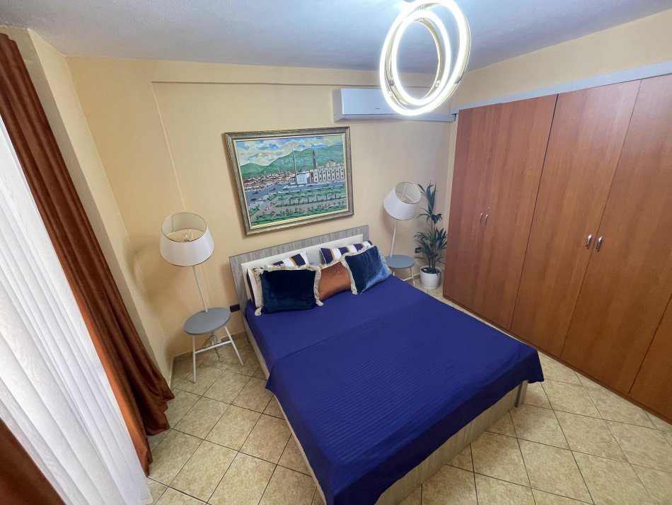 Tirane, jepet me qera apartament 2+1 Kati 1, 100 m² 800 € (Hoxha Tahsim)