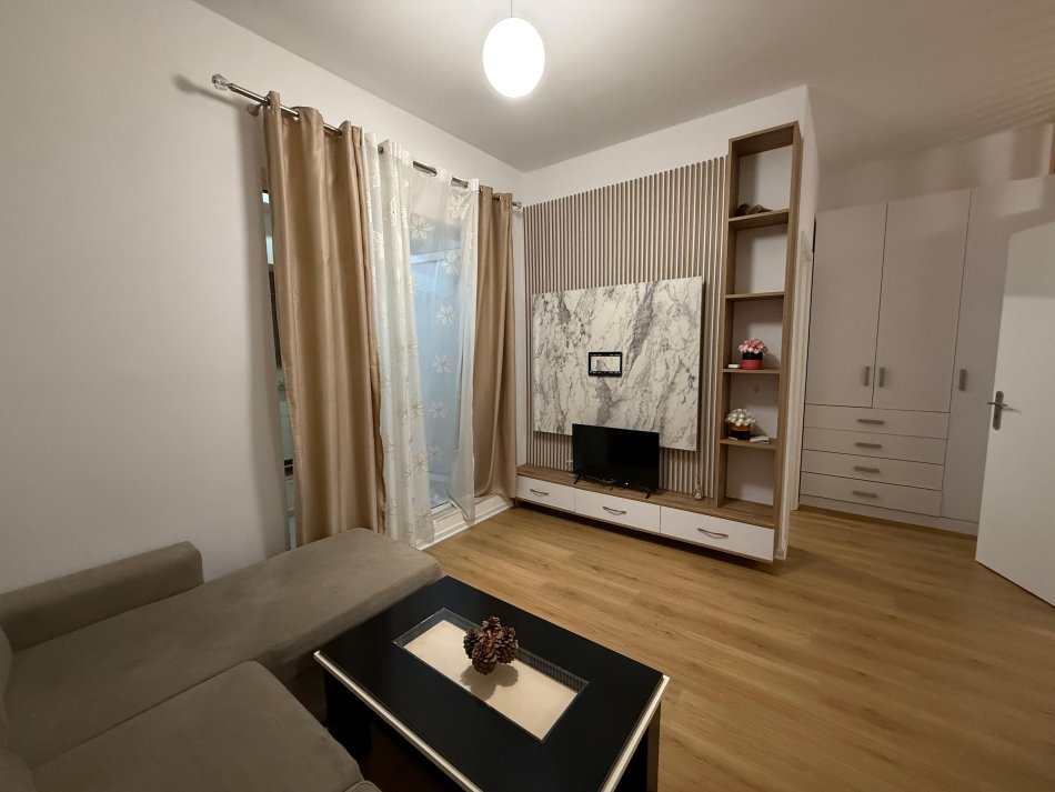 Tirane, jepet me qera apartament 1+1 Kati 6, 60 m² 400 € (Kompleksi Kaimi)