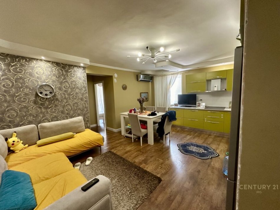 Tirane, shitet apartament duplex 3+1+Aneks+Ballkon Kati 5, 110 m² 145.000 € (21 dhjetori)