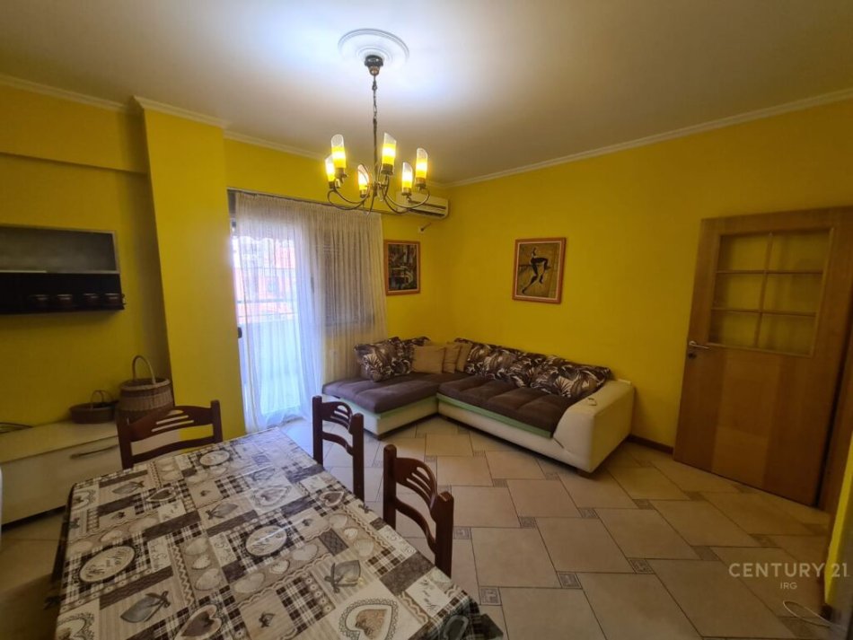 Tirane, shitet apartament 2+1 Kati 2, 102 m² 180.000 € (OKAZION!!! apartament prane qendres se Tiranes, tek Kompleksi Halili, afersisht 1760 Euro/meter2)
