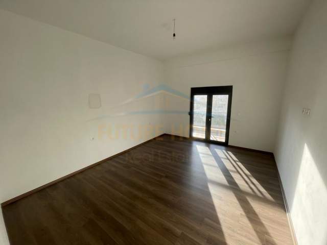 Korce, shitet apartament Kati 2, 114 m² 70.000 Euro (Lagjia 16, Korçë)