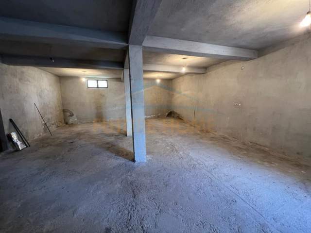 Korce, jepet me qera magazine Kati 0, 160 m² 265 Euro (Lagjia 18, Korçë)