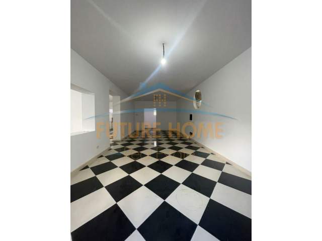 Tirane, jepet me qera ambjent biznesi Kati 0, 150 m² 1.200 Euro (BLLOKU)