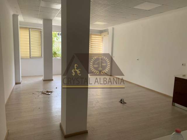 Tirane, jepet me qera apartament 2+1 Kati 2, 112 m² 600 Euro (Rruga Barrikadave)