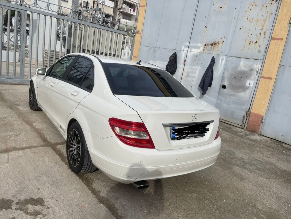 Shqiperi, shes makine MERCEDES BENZ C CLAS 220 2010 Nafte, e bardhë manuale 2.100 km 6.500 €