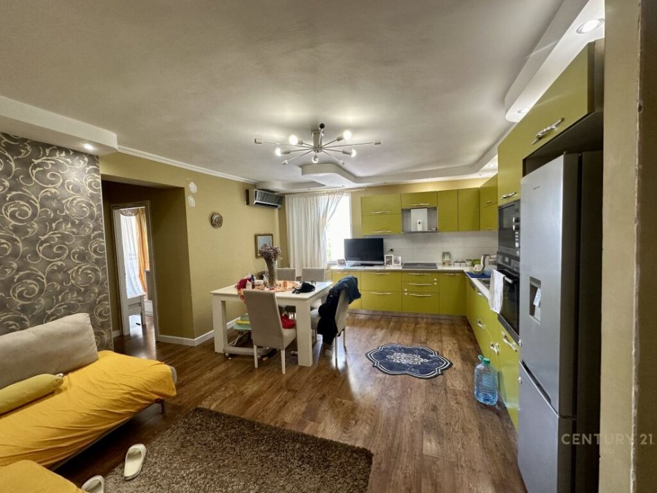 Tirane, shitet apartament duplex 3+1+Aneks+Ballkon Kati 5, 110 m² 145.000 € (21 dhjetori)