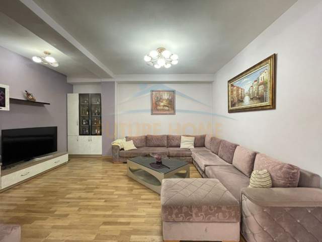 Tirane, jepet me qera Vile 4.500 Euro (Jordan Misja)