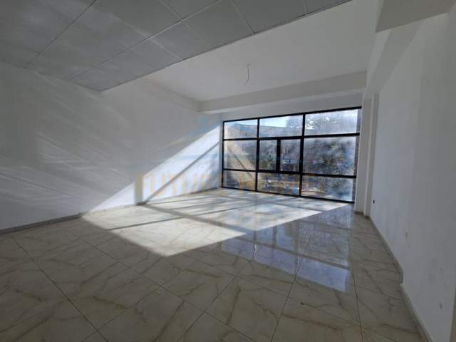 Durres, jepet me qera ambjent biznesi Kati 0, 500 m² 4.000 Euro (Qender TE DURRSIT)