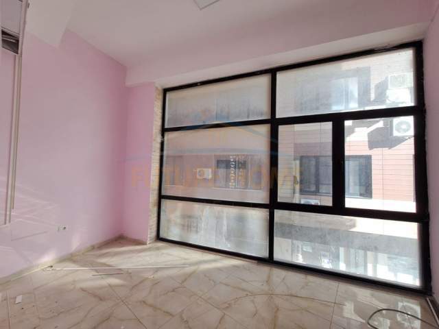 Durres, jepet me qera ambjent biznesi Kati 0, 500 m² 4.000 Euro (Qender TE DURRSIT)