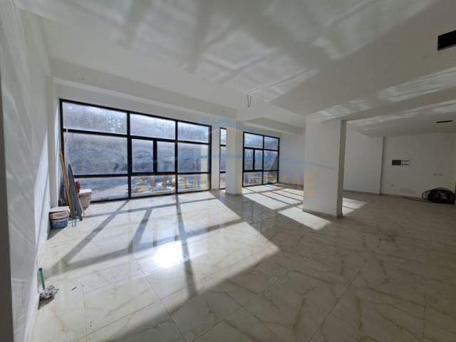 Durres, jepet me qera ambjent biznesi Kati 0, 500 m² 4.000 Euro (Qender TE DURRSIT)