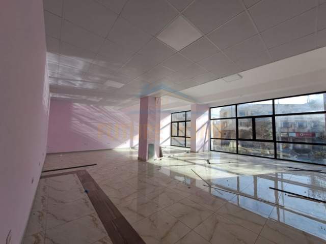 Durres, jepet me qera ambjent biznesi Kati 0, 500 m² 4.000 Euro (Qender TE DURRSIT)