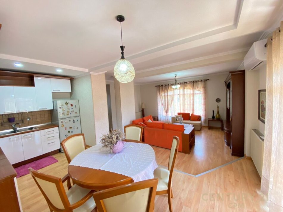 Tirane, jepet me qera 3+1+Ballkon Kati 3, 102 m² 600 € (ne rrugen Siri Kodra, prane Selvise)