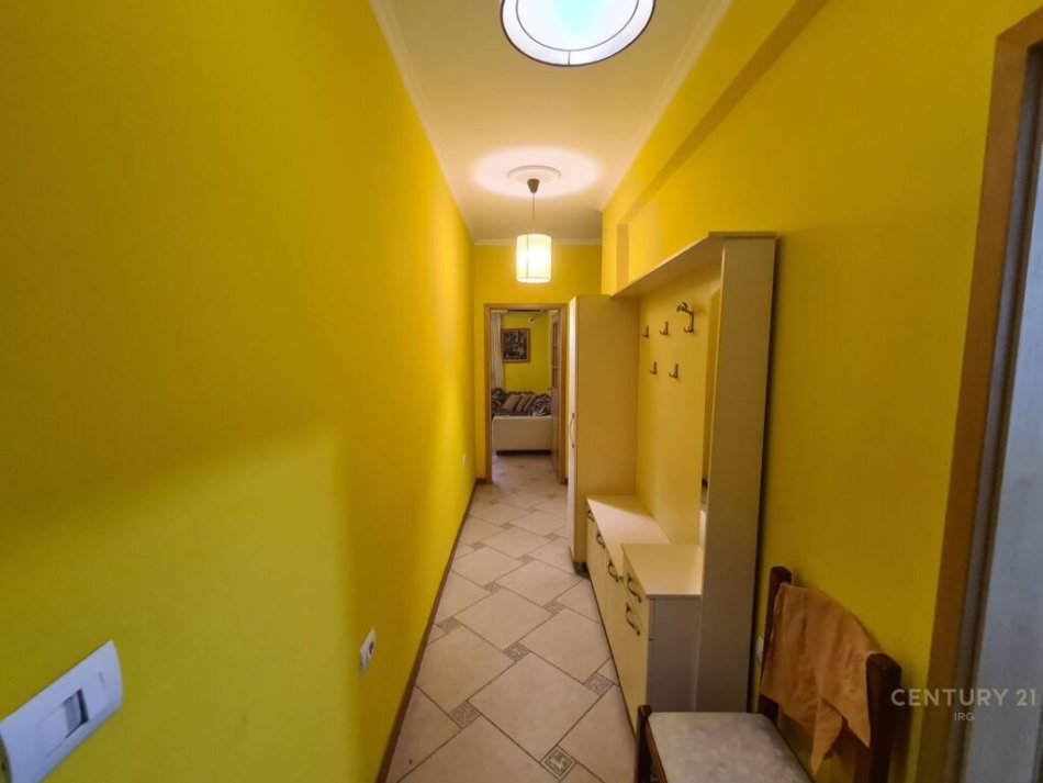 Tirane, shitet apartament 2+1 Kati 2, 102 m² 180.000 € (OKAZION!!! apartament prane qendres se Tiranes, tek Kompleksi Halili, afersisht 1760 Euro/meter2)